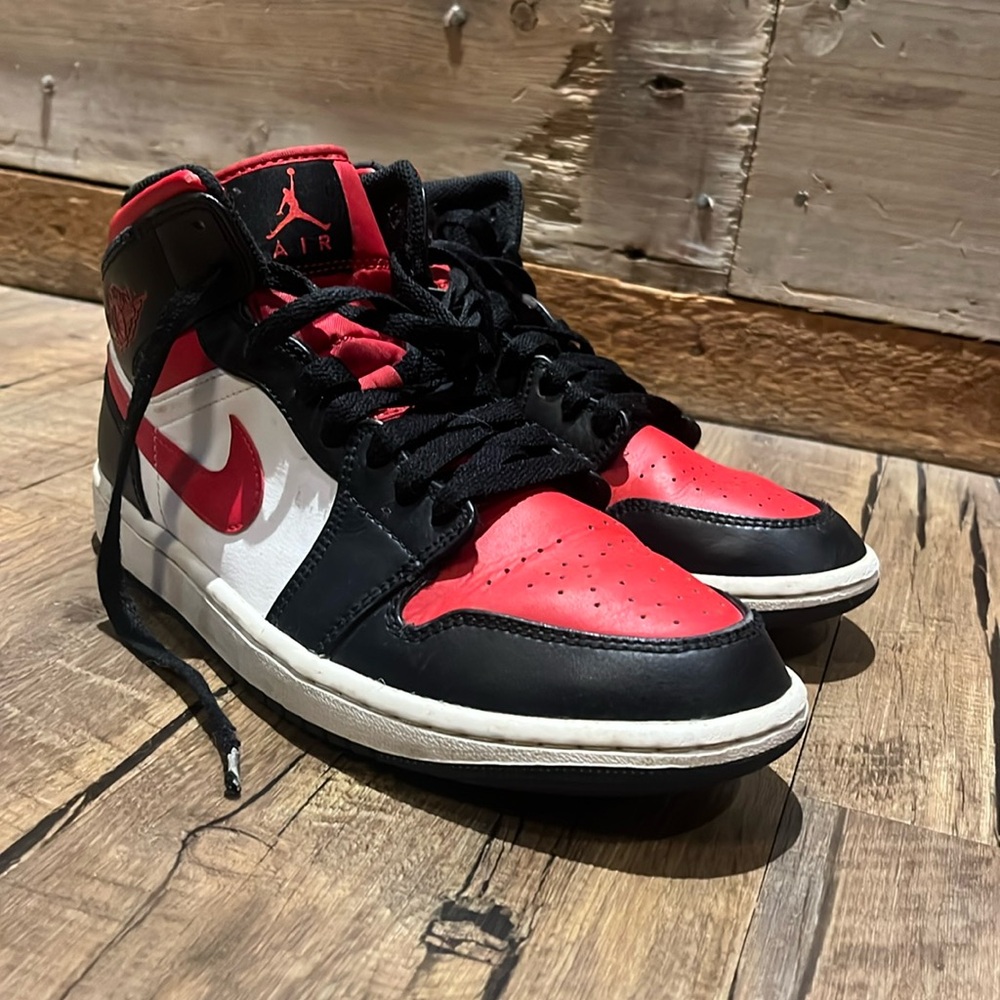 Jordan 1 mid